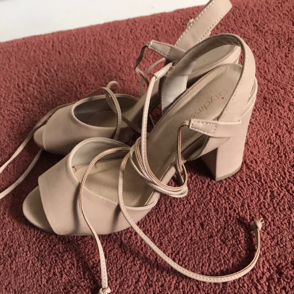 Heels - Picture 2 of 2